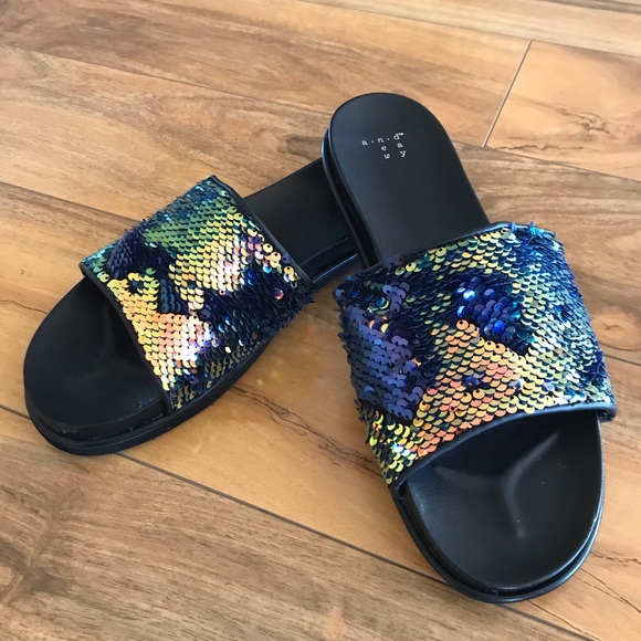 Vera Wang Simply Vera Black Velour Flower Sandals Flip Flops Size 9-10 | eBay | Flower sandals 